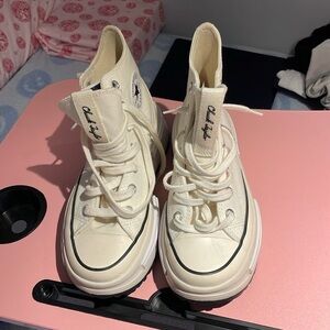 Chuck Taylor size 6.5 woman’s